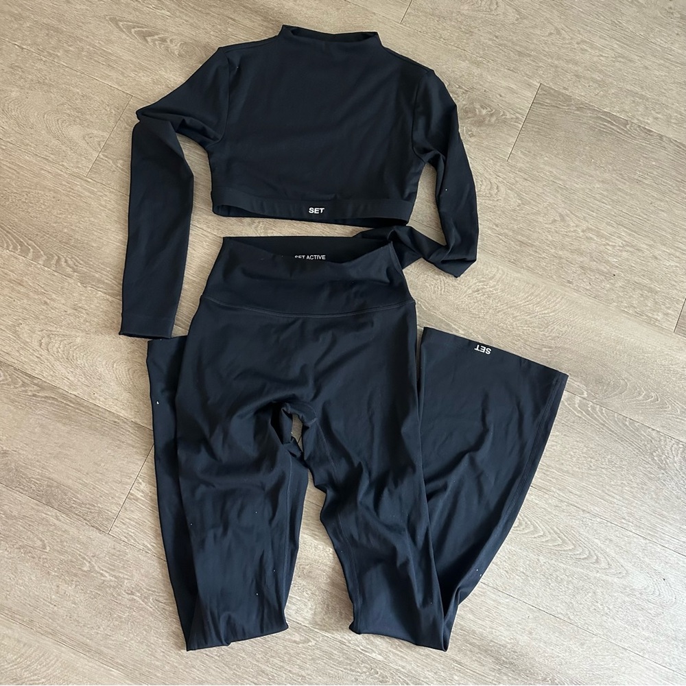 SET Active Sportbody Black Long Sleeve Crop Top and Flare Leggings Set Sz Small